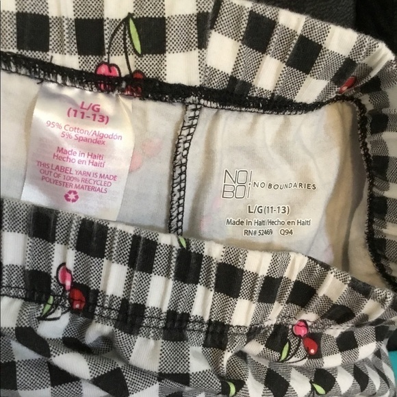 No boundaries girls L 11-13 black check legging with cherries - Picture 5 of 9
